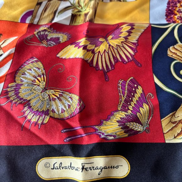 Salvatore Ferragamo Silk Scarf 33x33 Flowers and Animals Made in Italy - Picture 3 of 4